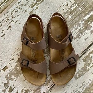 Milano Birkenstock’s 39 ladies 8  men’s 6. EUC